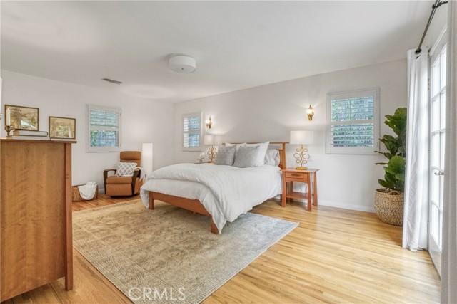 4299 Bakman Avenue, Studio City CA: https://media.crmls.org/medias/f626cb74-d1b6-4afe-bec0-d2bba8edce5d.jpg
