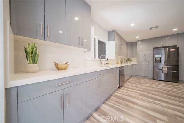 Detail Gallery Image 20 of 57 For 22046 Kinzie St, Chatsworth,  CA 91311 - 3 Beds | 3 Baths