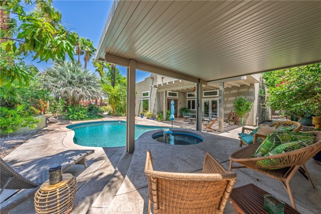 54030 Eisenhower Drive, La Quinta CA: https://media.crmls.org/medias/f629f6de-dee5-40b5-9d22-6cf426279728.jpg