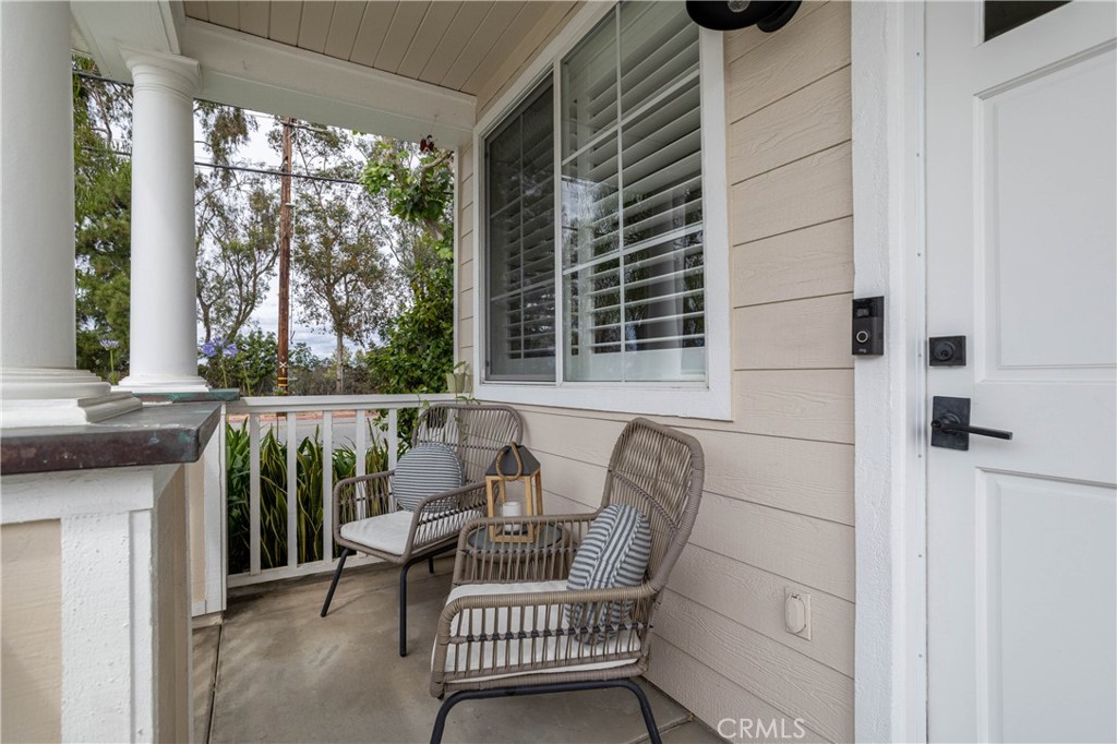 https://media.crmls.org/medias/f62a256b-e38c-4df4-b19f-63c9c75a039b.jpg?preset=X-Large