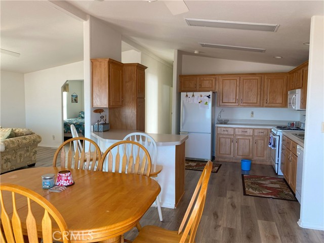 Detail Gallery Image 3 of 32 For 2 #60 Old Mobile Home Park Havasu Lake, Ca, Needles,  CA 92363 - 3 Beds | 2 Baths