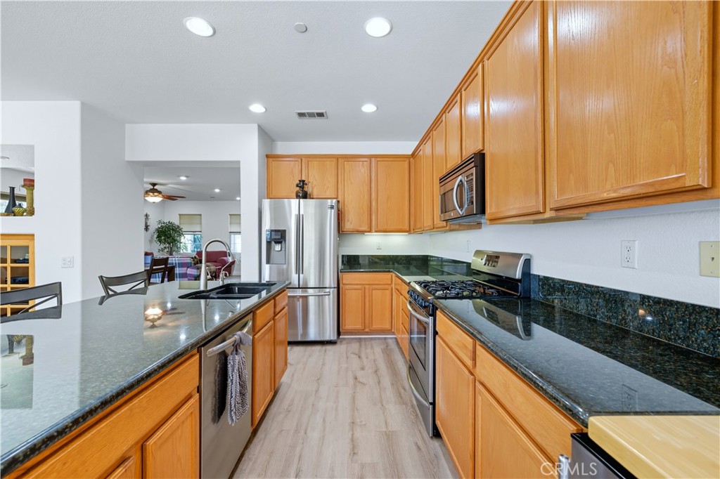 https://media.crmls.org/medias/f62cf25f-482f-44b0-9c48-29477296bb5e.jpg?preset=X-Large