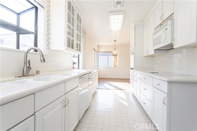 Detail Gallery Image 9 of 31 For 19218 Schoolcraft, Reseda,  CA 91335 - 3 Beds | 2 Baths