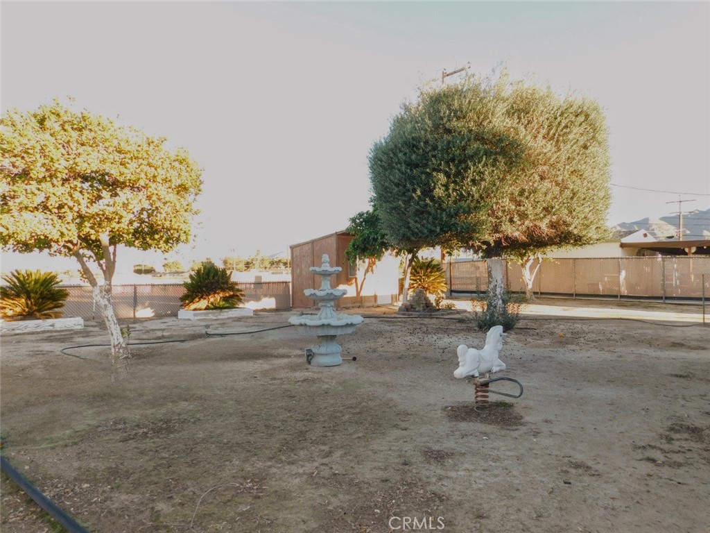 https://media.crmls.org/medias/f62f9b0e-04c4-4378-a565-b42d54b48f8a.jpg?preset=X-Large