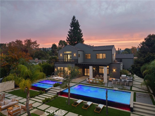 Detail Gallery Image 2 of 56 For 20511 Wells Dr, Woodland Hills,  CA 91364 - 6 Beds | 6/1 Baths