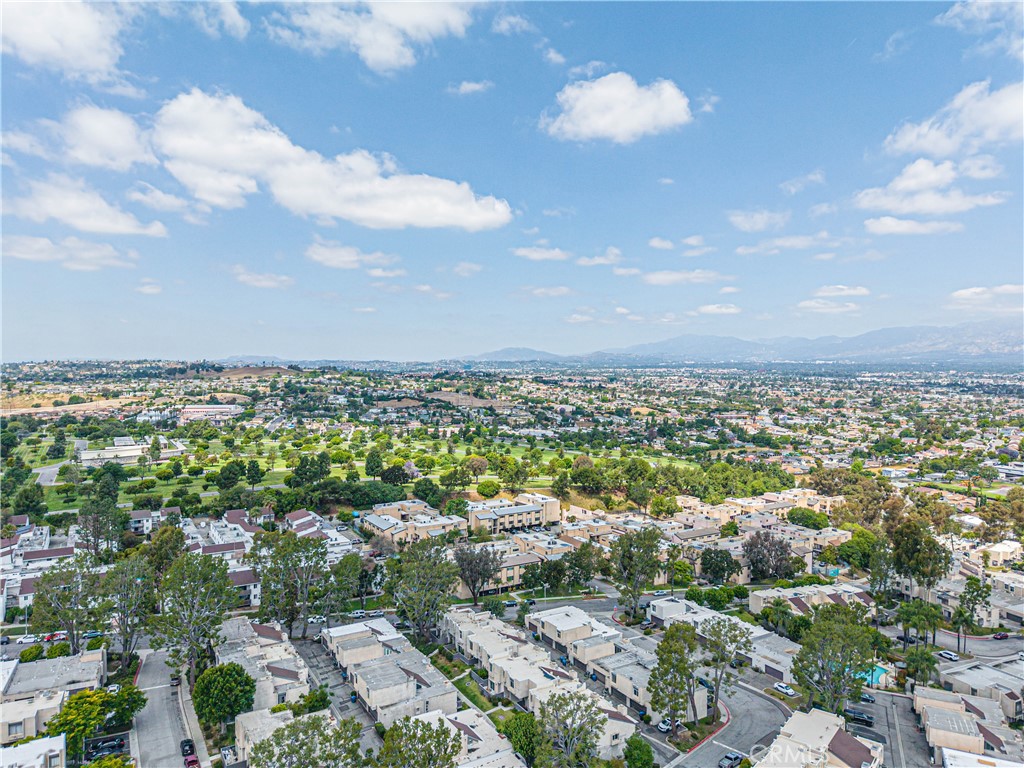 https://media.crmls.org/medias/f6306dc4-9cdd-4e84-8679-777e2c7aec4d.jpg?preset=X-Large