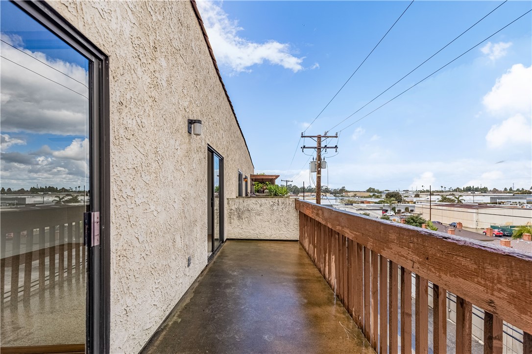 Detail Gallery Image 12 of 16 For 7735 Newman Ave #301,  Huntington Beach,  CA 92647 - 3 Beds | 2 Baths