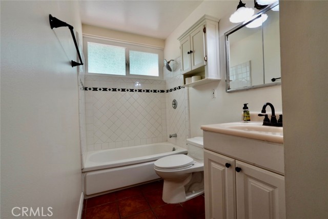 Detail Gallery Image 12 of 19 For 8512 Fullbright Ave, Winnetka,  CA 91306 - 3 Beds | 2 Baths