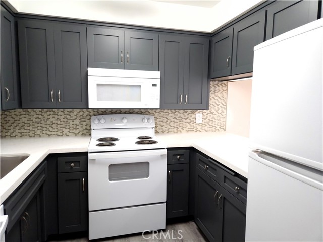 Detail Gallery Image 3 of 30 For 22857 Nadine Cir #B,  Torrance,  CA 90505 - 2 Beds | 2 Baths