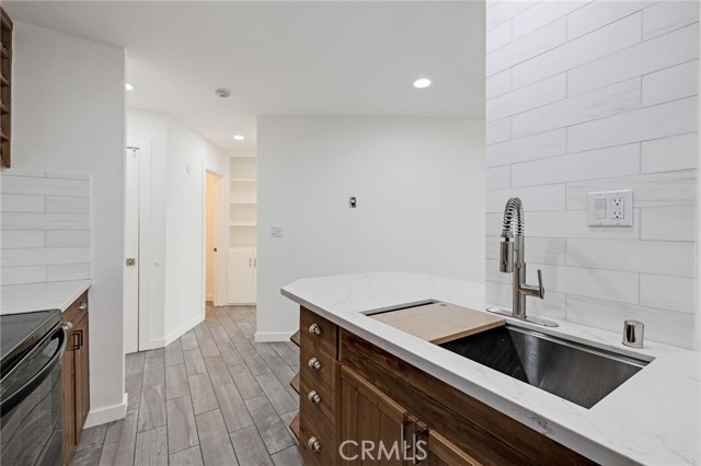 Detail Gallery Image 9 of 44 For 660 the Village #204,  Redondo Beach,  CA 90277 - 1 Beds | 1 Baths