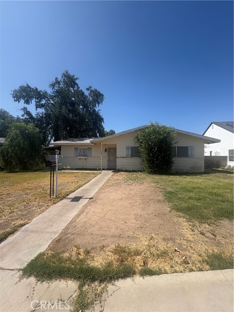 927 E. Murphy, Blythe CA: https://media.crmls.org/medias/f6313f96-694f-48c6-95e2-c623c7f0e54e.jpg