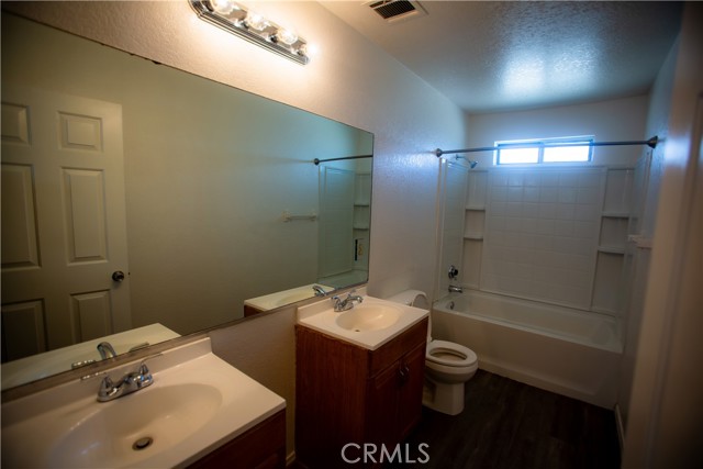 Detail Gallery Image 8 of 11 For 21090 Lone Eagle, Apple Valley,  CA 92308 - 3 Beds | 2 Baths