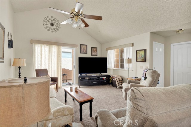 Detail Gallery Image 6 of 44 For 11556 Winifred Dr, Apple Valley,  CA 92308 - 2 Beds | 2 Baths