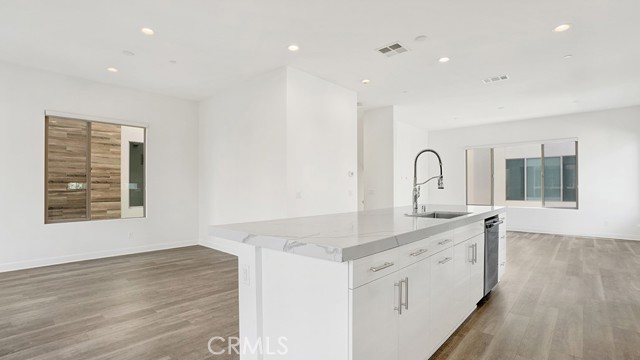 Detail Gallery Image 9 of 45 For 41 Ebb Tide, Newport Beach,  CA 92663 - 4 Beds | 3/1 Baths