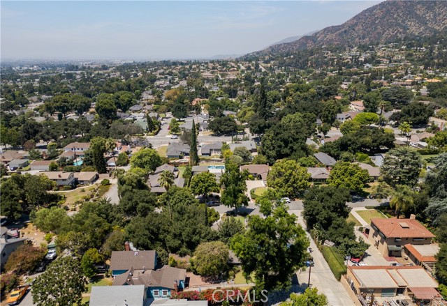 211 E Virginia Avenue, Glendora CA: https://media.crmls.org/medias/f6355e62-e27f-43a0-921a-83af2bcbc4be.jpg