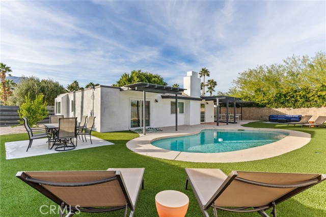 Detail Gallery Image 3 of 31 For 2564 N Aurora Dr, Palm Springs,  CA 92262 - 3 Beds | 2 Baths