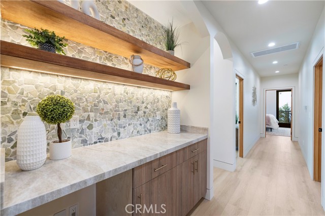 Detail Gallery Image 16 of 73 For 4026 Garden Ave, Los Angeles,  CA 90039 - 5 Beds | 4/2 Baths