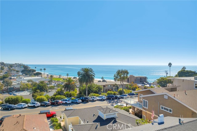 220 Cliff Drive, Laguna Beach CA: https://media.crmls.org/medias/f637bf1d-e661-4060-8a9a-c458e2377c5f.jpg