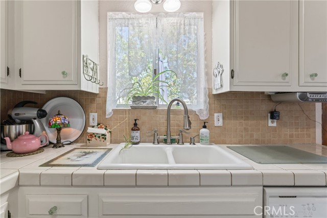 Detail Gallery Image 10 of 33 For 1127 Yukon Dr, Lake Arrowhead,  CA 92352 - 4 Beds | 2 Baths