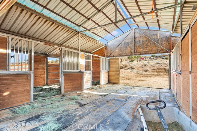 25733 Roundup Way, Apple Valley CA: https://media.crmls.org/medias/f638bc64-07d3-4314-bef3-2c6cdef1e738.jpg