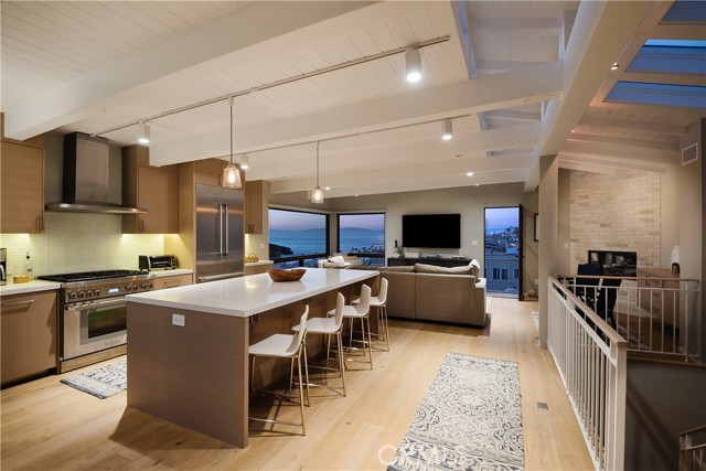 221 36th Street, Manhattan Beach, California 90266, 3 Bedrooms Bedrooms, ,3 BathroomsBathrooms,Residential,Sold,36th,SB22069794