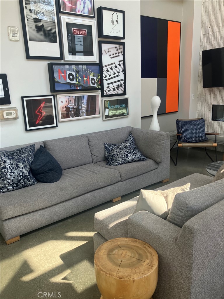 MLS #SR25261695 image #1