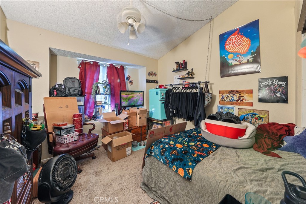 https://media.crmls.org/medias/f63a7335-e167-4883-86f5-7837fa6d042b.jpg?preset=X-Large