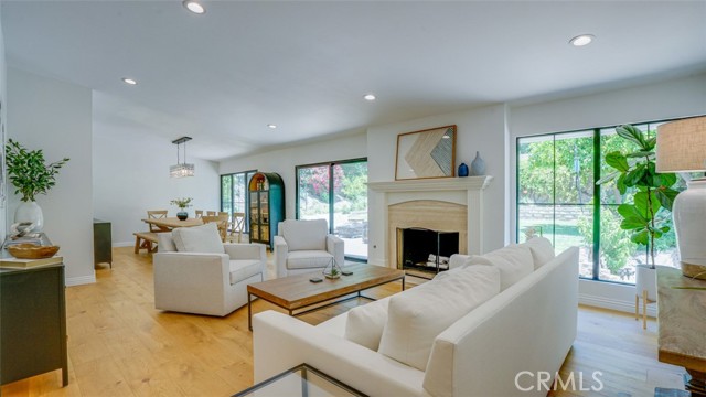 22914 Gershwin Drive, Woodland Hills CA: https://media.crmls.org/medias/f63a7fc3-0a51-42b3-96bd-2272de58da6f.jpg