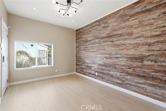 Detail Gallery Image 7 of 28 For 10105 S Main St, Los Angeles,  CA 90003 - 3 Beds | 2/1 Baths