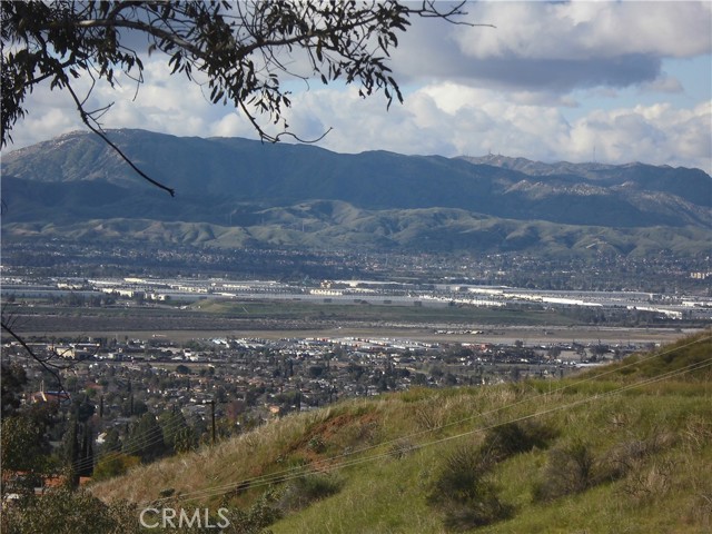 Detail Gallery Image 3 of 50 For 3094 Small Canyon Dr, Highland,  CA 92346 - 4 Beds | 3 Baths