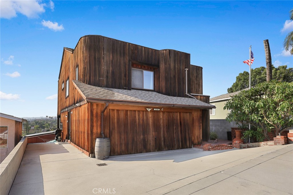 1145 Knoll Drive