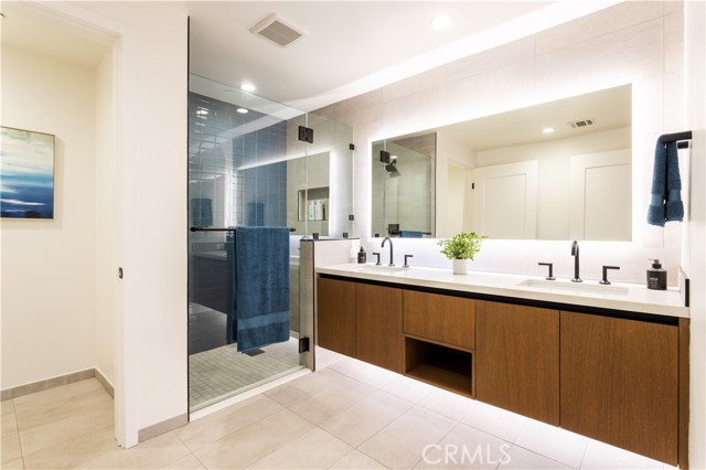 Detail Gallery Image 8 of 34 For 1333 S Orange Grove Ave #109,  Los Angeles,  CA 90019 - 2 Beds | 2 Baths