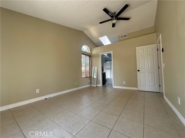 Detail Gallery Image 7 of 21 For 16193 Space Dr, Moreno Valley,  CA 92551 - 2 Beds | 2 Baths