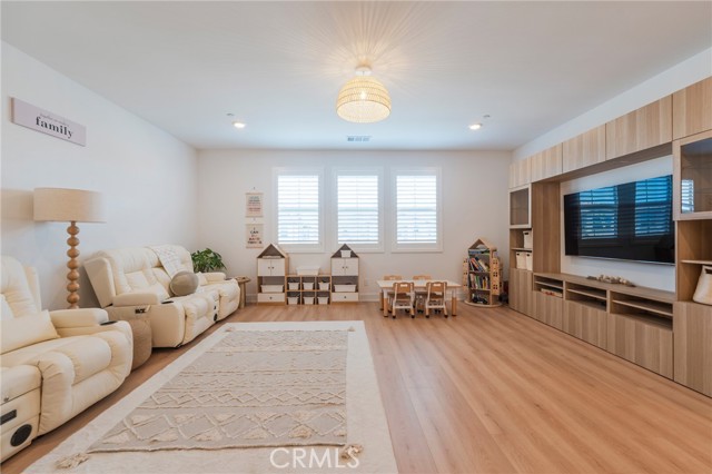 Detail Gallery Image 19 of 49 For 9672 Dawning Dr, Huntington Beach,  CA 92646 - 5 Beds | 4/1 Baths