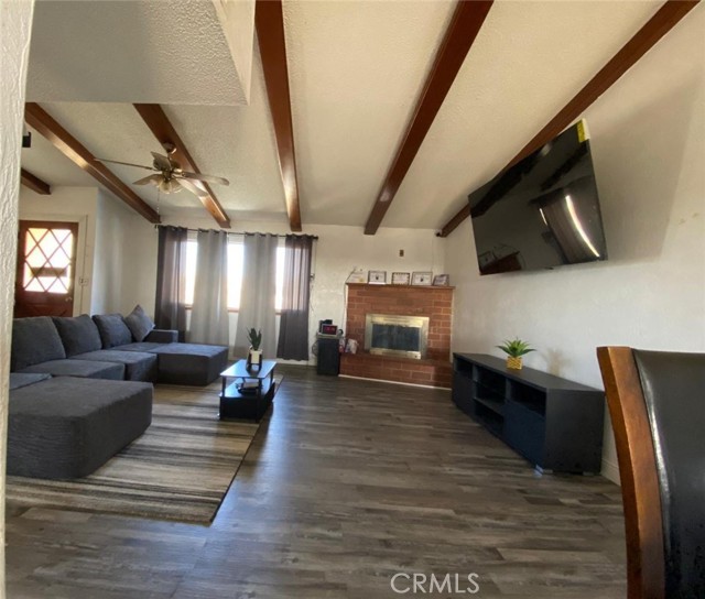 679 E Mulberry Avenue, Porterville CA: https://media.crmls.org/medias/f63ef0fb-6c48-4b3c-9f27-f6452fc1a76d.jpg