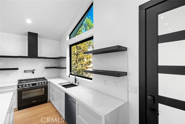 129 Winding Lane, Big Bear City CA: https://media.crmls.org/medias/f63f5530-b919-4e6e-8703-0ce2db77a690.jpg