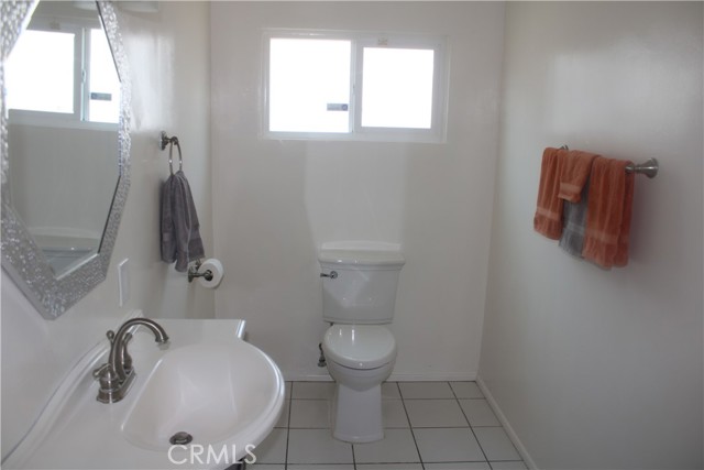 Detail Gallery Image 6 of 6 For 4032 Le Sage, Lynwood,  CA 90262 - 2 Beds | 2 Baths