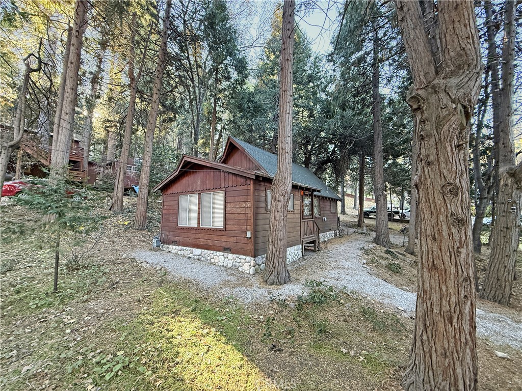 https://media.crmls.org/medias/f63fda65-cf05-4e75-b378-bcdda4875929.jpg?preset=X-Large