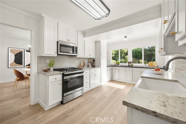 Detail Gallery Image 9 of 34 For 13662 Loretta Dr, Tustin,  CA 92780 - 5 Beds | 3 Baths