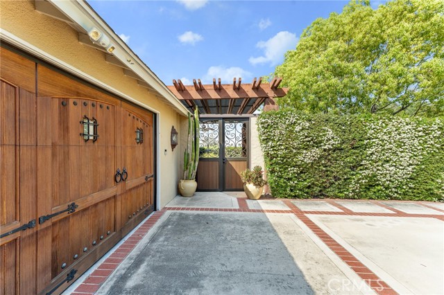 1215 Mira Monte Drive, Redlands CA: https://media.crmls.org/medias/f63fe235-4fd2-4688-b337-3ee1eb50233b.jpg