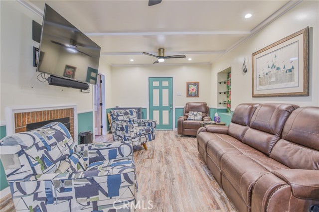 717 Ultimo Avenue, Long Beach CA: https://media.crmls.org/medias/f64044b7-dcc5-4a92-b429-a3569bdc44e8.jpg