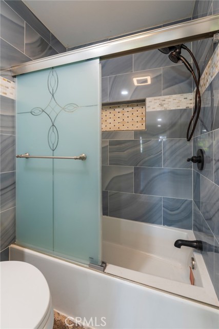 Detail Gallery Image 12 of 35 For 1680 S Rimpau Bld, Los Angeles,  CA 90019 - 2 Beds | 2 Baths