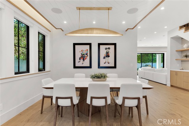 Detail Gallery Image 5 of 37 For 4919 Rhodes Ave, Valley Village,  CA 91607 - 5 Beds | 4/1 Baths
