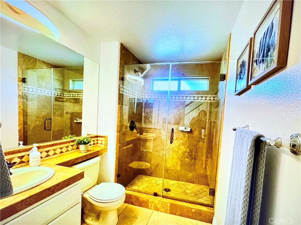 https://media.crmls.org/medias/f641cb7b-e8d2-484b-b40e-05c9a4998e11.jpg?preset=X-Large