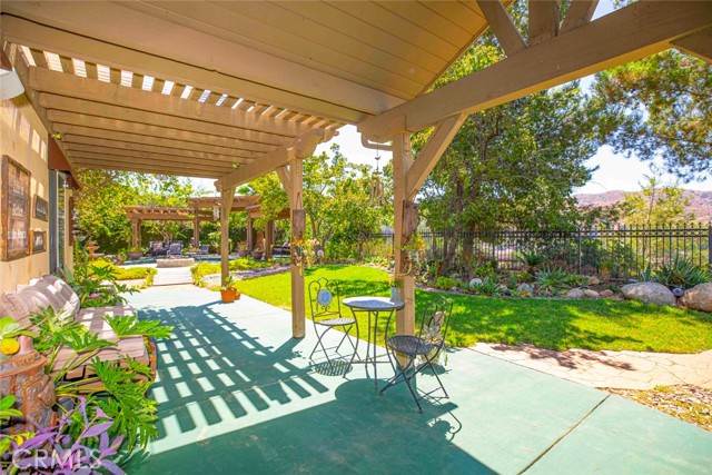 10266 Horsehaven Street, Sun Valley CA: https://media.crmls.org/medias/f64343a8-73fe-4db7-a2ff-4d6e2c6e3618.jpg