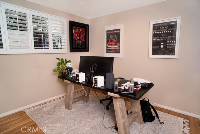 Detail Gallery Image 11 of 16 For 6458 Hanna Ave, Woodland Hills,  CA 91303 - 3 Beds | 3 Baths