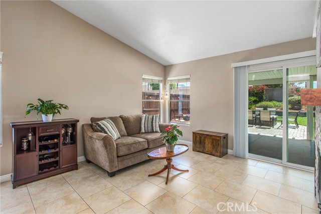 7471 Windrose Drive, Highland CA: https://media.crmls.org/medias/f643d510-adbf-45fd-808c-567d3b34e8a9.jpg