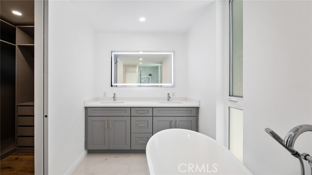 2306 Aviation Boulevard, Redondo Beach, California 90278, 4 Bedrooms Bedrooms, ,5 BathroomsBathrooms,Residential,Sold,Aviation,PV21199795