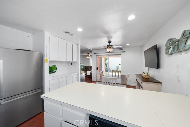 7980 Oleander Avenue, Fontana CA: https://media.crmls.org/medias/f644583e-a64b-4377-b17c-e477fc557da4.jpg