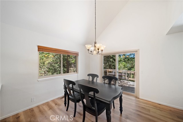 Detail Gallery Image 6 of 33 For 574 Mill Ct, Lake Arrowhead,  CA 92352 - 3 Beds | 2 Baths